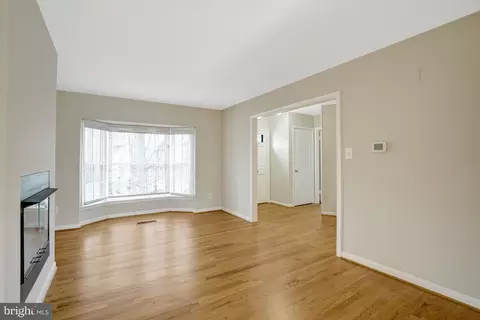 Living - 8523 Lakinhurst Ln, Springfield, VA 22152 photo 2 of 9
