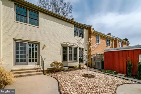 Exterior - 8523 Lakinhurst Ln, Springfield, VA 22152 photo 4 of 11
