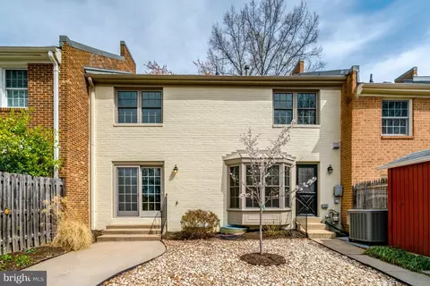 Exterior - 8523 Lakinhurst Ln, Springfield, VA 22152 photo 3 of 11