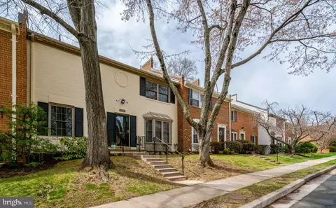Exterior - 8523 Lakinhurst Ln, Springfield, VA 22152 photo 6 of 11