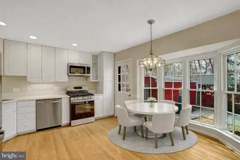 Kitchen - 8523 Lakinhurst Ln, Springfield, VA 22152 photo 4 of 5