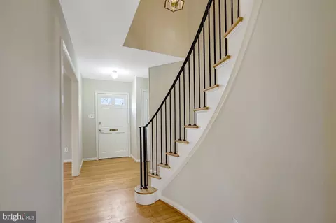 Entry Way - 8523 Lakinhurst Ln, Springfield, VA 22152 photo 1 of 5
