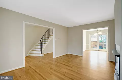 Living - 8523 Lakinhurst Ln, Springfield, VA 22152 photo 5 of 9