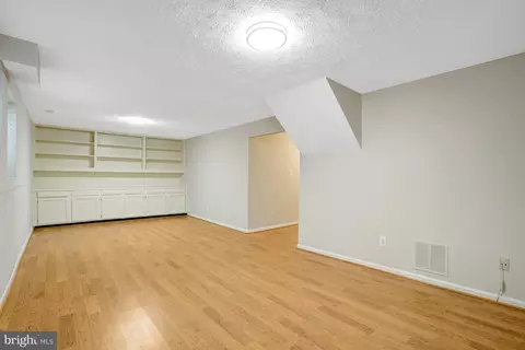Living - 8523 Lakinhurst Ln, Springfield, VA 22152 photo 8 of 9