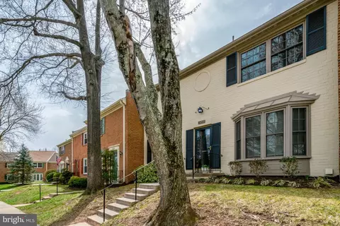 Exterior - 8523 Lakinhurst Ln, Springfield, VA 22152 photo 7 of 11