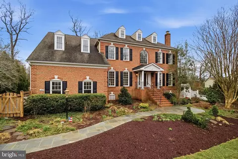 1803 Brookstone Ct, Vienna, VA 22182