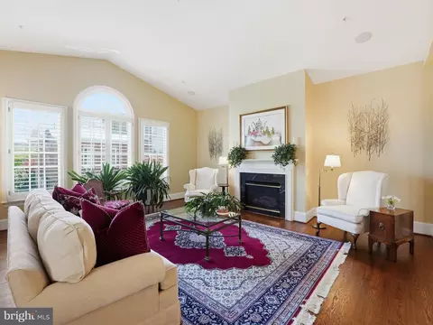 Living - 1467 Evans Farm Dr, Mclean, VA 22101 photo 5 of 7