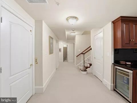 Entry Way - 1467 Evans Farm Dr, Mclean, VA 22101 photo 7 of 8