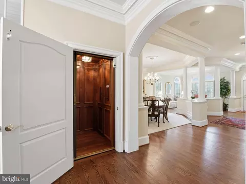 Entry Way - 1467 Evans Farm Dr, Mclean, VA 22101 photo 3 of 8
