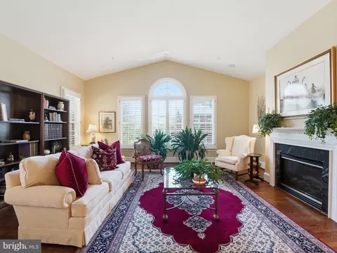 Living - 1467 Evans Farm Dr, Mclean, VA 22101 photo 4 of 7