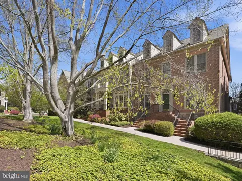 Exterior - 1467 Evans Farm Dr, Mclean, VA 22101 photo 4 of 5