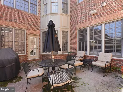 Exterior - 1467 Evans Farm Dr, Mclean, VA 22101 photo 5 of 5