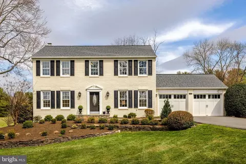 777 Follin Farm Ln, Great Falls, VA 22066