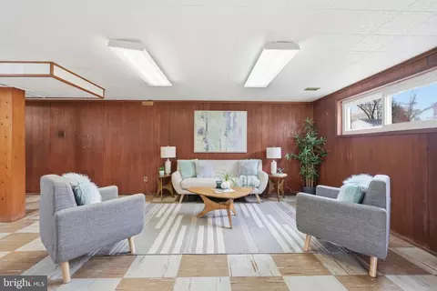 Living - 8110 Carrick Ln, Springfield, VA 22151 photo 6 of 7
