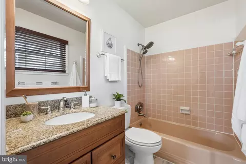 Bath - 8110 Carrick Ln, Springfield, VA 22151 photo 1 of 2