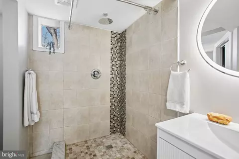 Bath - 7318 Chatham St, Springfield, VA 22151 photo 3 of 5