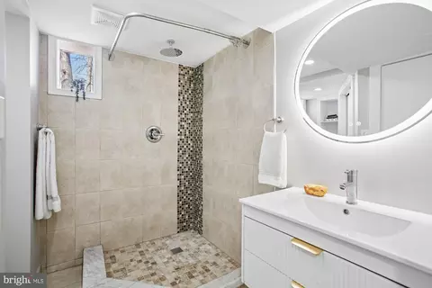 Bath - 7318 Chatham St, Springfield, VA 22151 photo 4 of 5