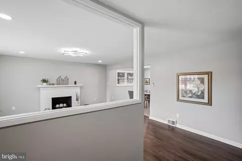 Entry Way - 7318 Chatham St, Springfield, VA 22151 photo 2 of 4
