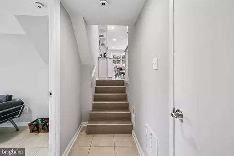 Entry Way - 7318 Chatham St, Springfield, VA 22151 photo 4 of 4