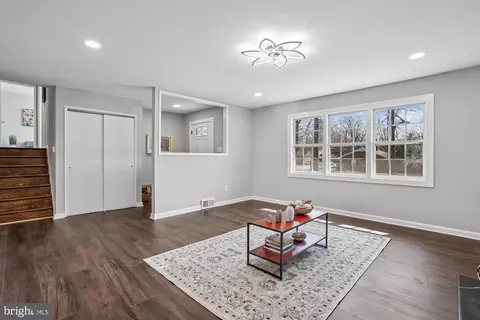 Living - 7318 Chatham St, Springfield, VA 22151 photo 2 of 4