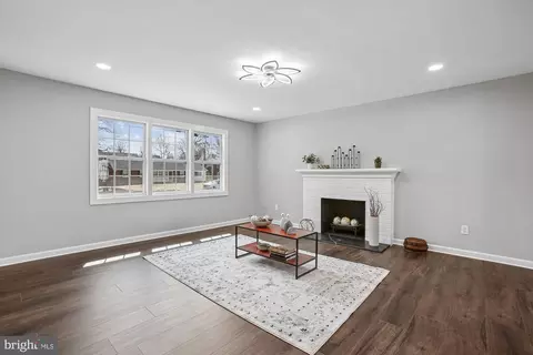 Living - 7318 Chatham St, Springfield, VA 22151 photo 1 of 4