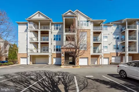 12104 Garden Grove Cir #401, Fairfax, VA 22030