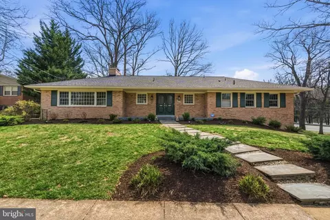 7215 Marine Dr, Alexandria, VA 22307