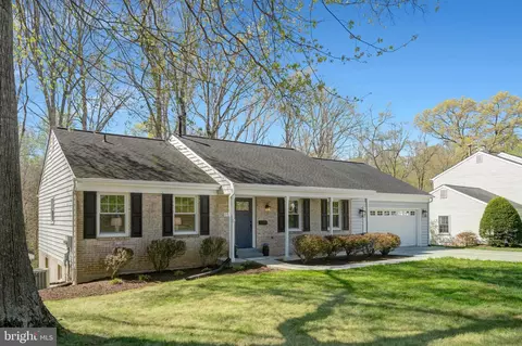 8813 Queen Elizabeth Blvd, Annandale, VA 22003