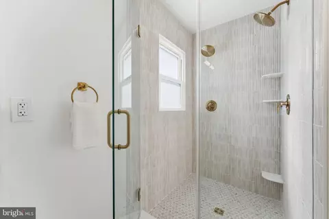 Bath - 8615 Kerry Ln, Springfield, VA 22152 photo 2 of 9