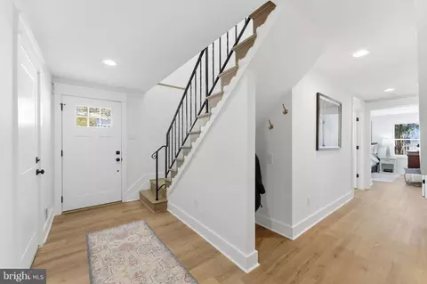Entry Way - 8615 Kerry Ln, Springfield, VA 22152 photo 2 of 3