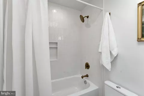 Bath - 8615 Kerry Ln, Springfield, VA 22152 photo 6 of 9