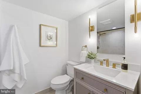 Bath - 8615 Kerry Ln, Springfield, VA 22152 photo 7 of 9