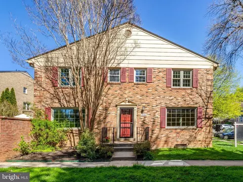 3032 Seven Oaks Pl, Falls Church, VA 22042