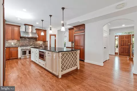 6312 Maryview St, Alexandria, VA 22310
