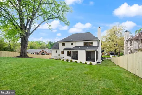 Exterior - 5850 Upton St, Mclean, VA 22101 photo 14 of 15