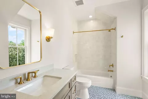 Bath - 5850 Upton St, Mclean, VA 22101 photo 7 of 9