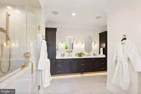 Bath - 5850 Upton St, Mclean, VA 22101 photo 6 of 9