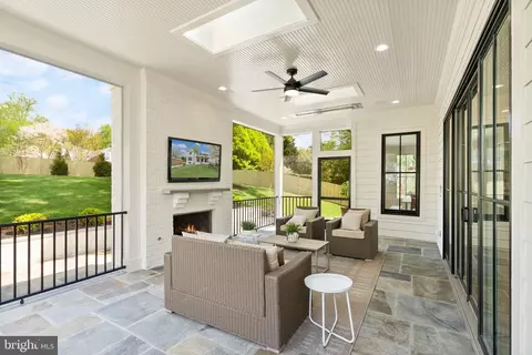 Exterior - 5850 Upton St, Mclean, VA 22101 photo 2 of 15