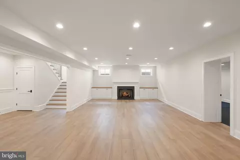 Living - 5850 Upton St, Mclean, VA 22101 photo 6 of 6