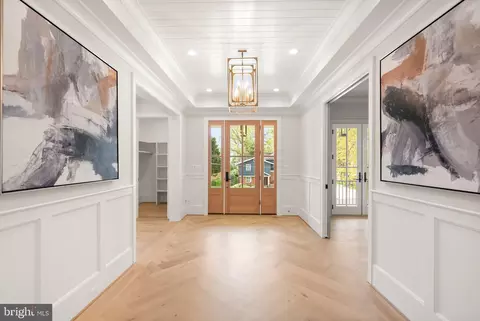 Entry Way - 5850 Upton St, Mclean, VA 22101 photo 2 of 18