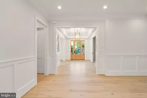 Entry Way - 5850 Upton St, Mclean, VA 22101 photo 3 of 18