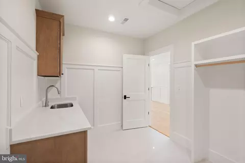 Entry Way - 5850 Upton St, Mclean, VA 22101 photo 14 of 18