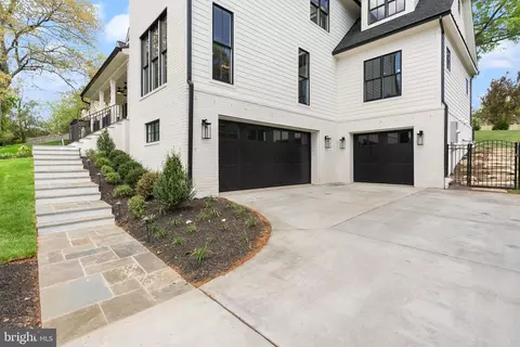 Exterior - 5850 Upton St, Mclean, VA 22101 photo 6 of 15