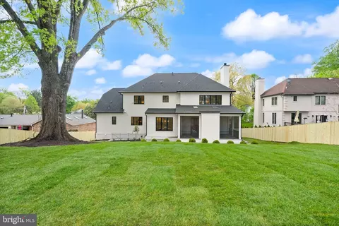Exterior - 5850 Upton St, Mclean, VA 22101 photo 15 of 15