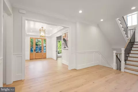 Entry Way - 5850 Upton St, Mclean, VA 22101 photo 4 of 18