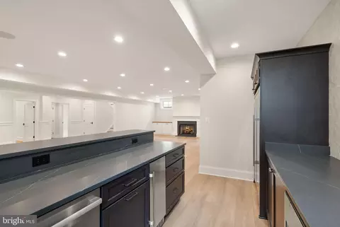 Entry Way - 5850 Upton St, Mclean, VA 22101 photo 15 of 18
