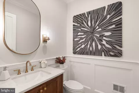 Bath - 5850 Upton St, Mclean, VA 22101 photo 2 of 9