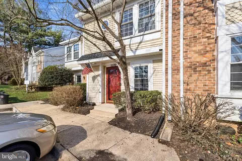 3378 Lakeside View Dr #14-2, Falls Church, VA 22041