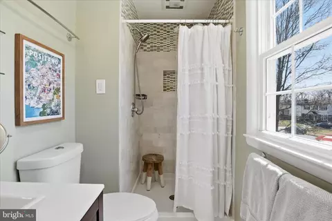 Bath - 6436 Burwell St, Springfield, VA 22150 photo 3 of 3