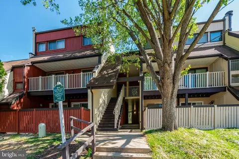 3960 El Camino Pl #7, Alexandria, VA 22309